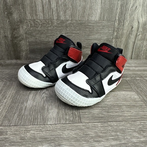 Jordan 1 Crib Bootie Infant size 4c Black Varsity Red White HJ92890-061 - Picture 3 of 8